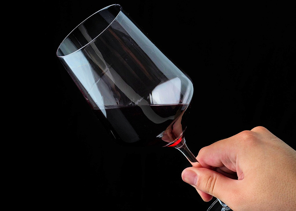 Red wine in glass by Shutter_Speed on Pixabay